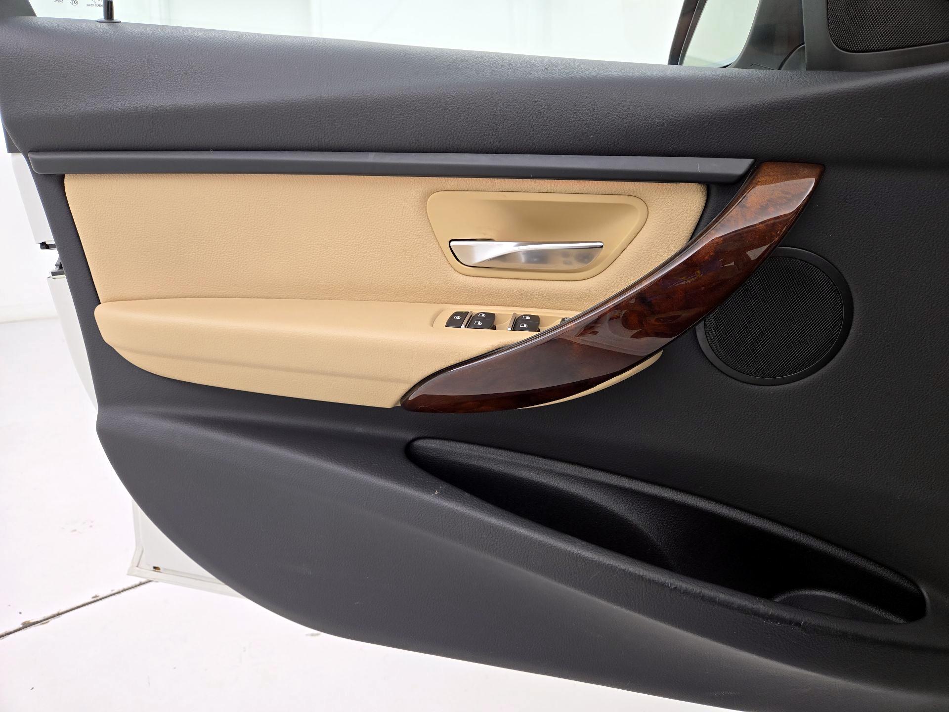 Thumbnail: 2018 BMW 3 Series - 12
