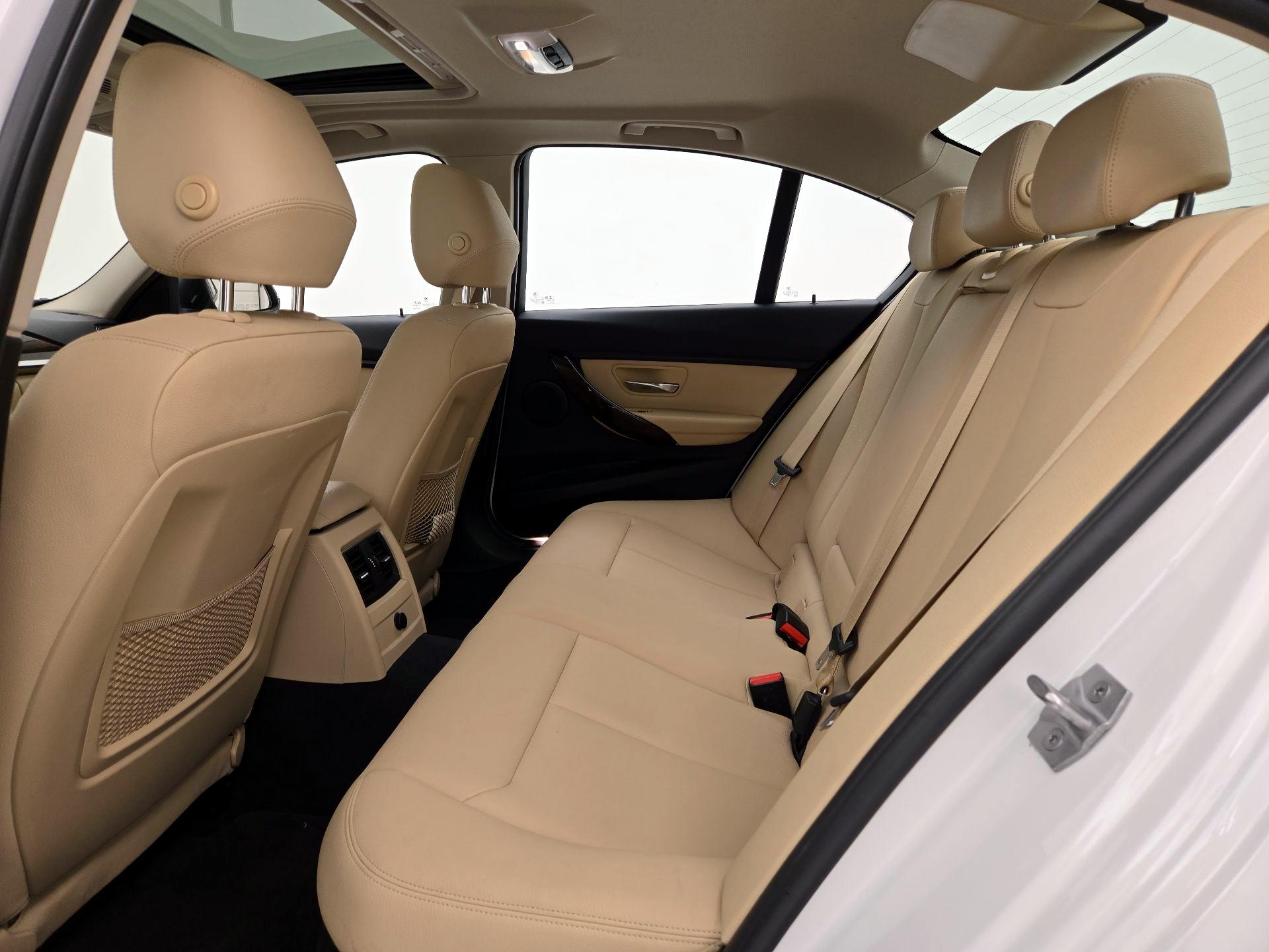 Thumbnail: 2018 BMW 3 Series - 20