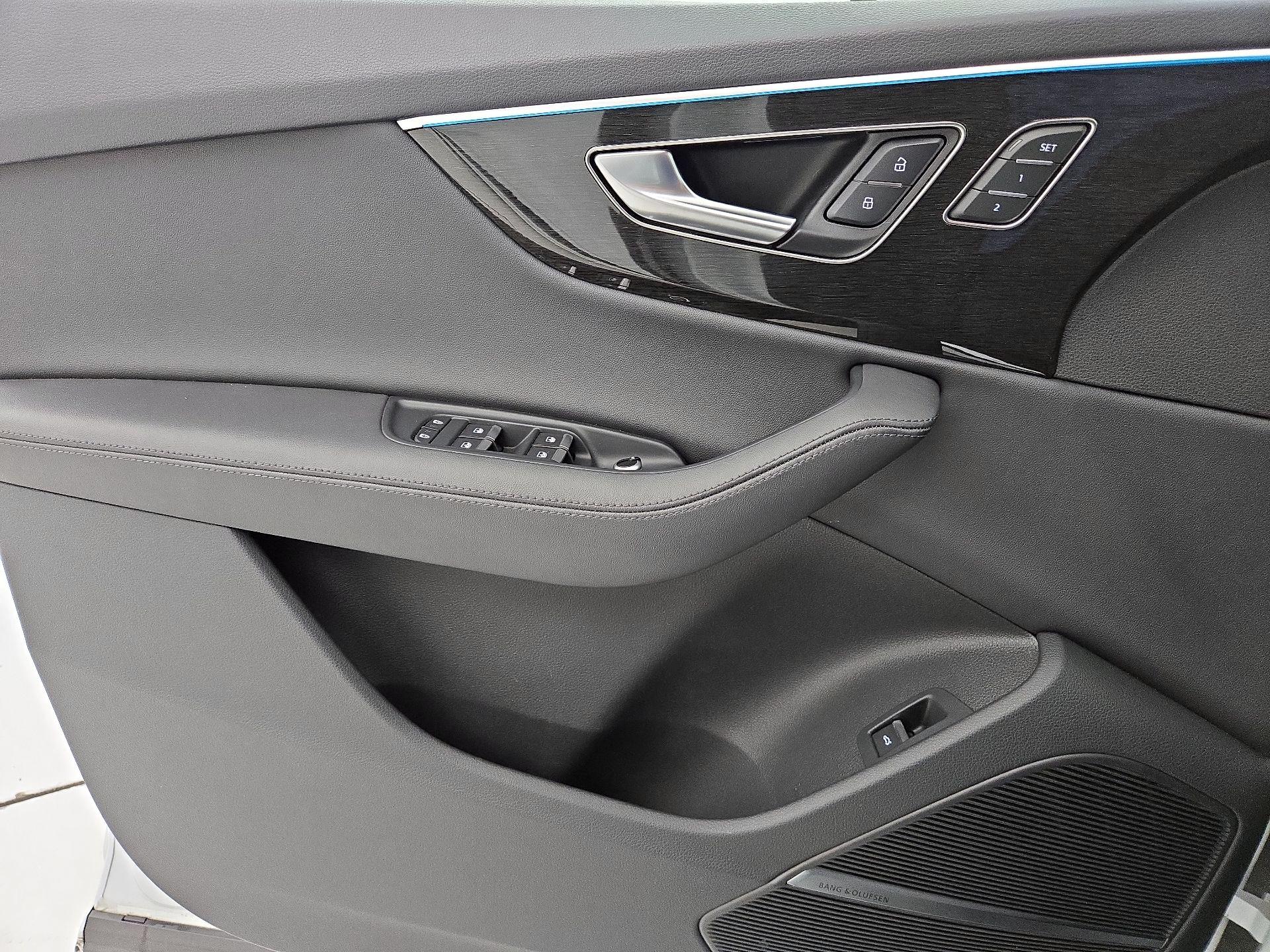 Thumbnail: 2023 Audi Q7 - 12