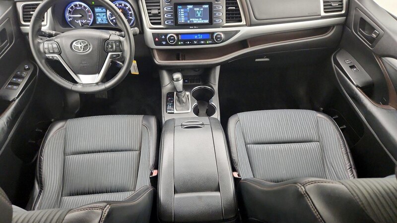 2015 Toyota Highlander LE 9