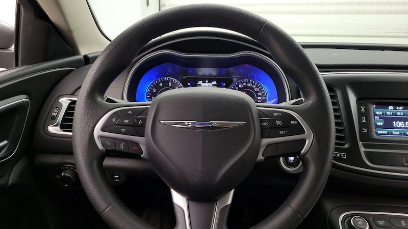 2015 Chrysler 200 Limited 10