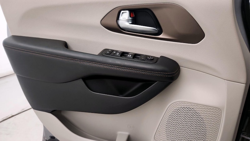 2018 Chrysler Pacifica Touring L 12