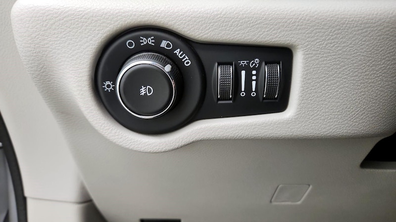2018 Chrysler Pacifica Touring L 13