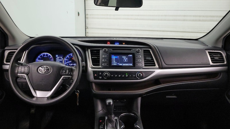 2019 Toyota Highlander LE 9