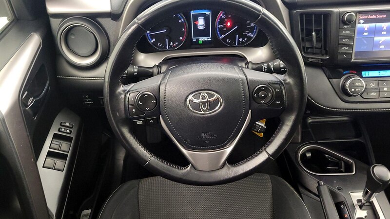 2016 Toyota RAV4 XLE 10