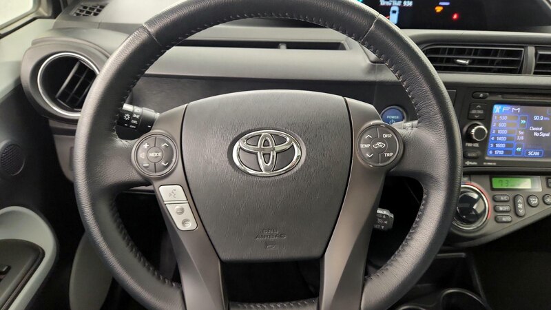 2013 Toyota Prius c Four 10