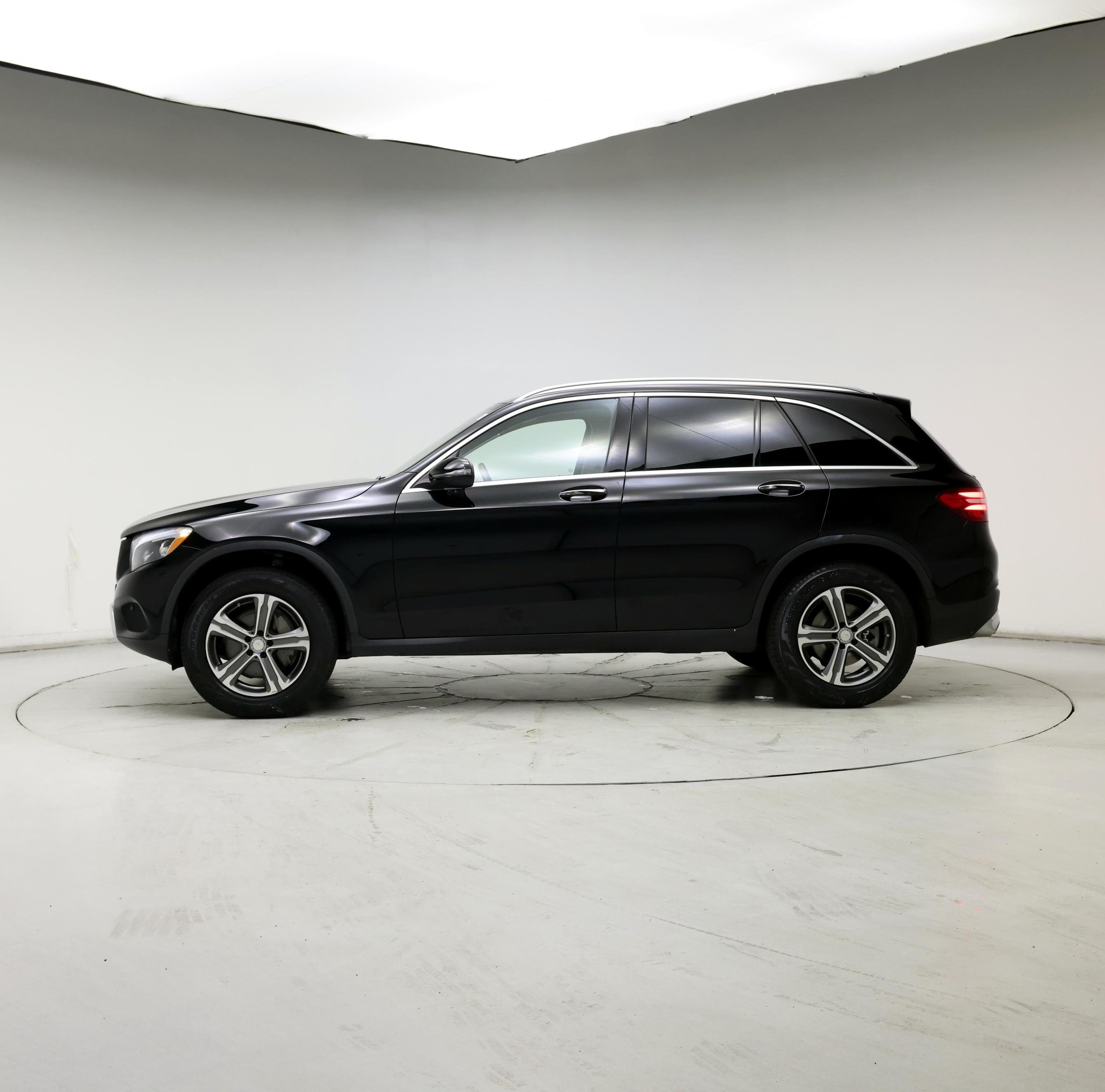 Thumbnail: 2017 Mercedes-Benz GLC - 3