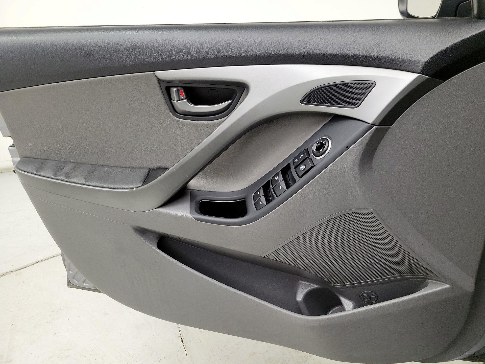 Thumbnail: 2015 Hyundai Elantra - 12