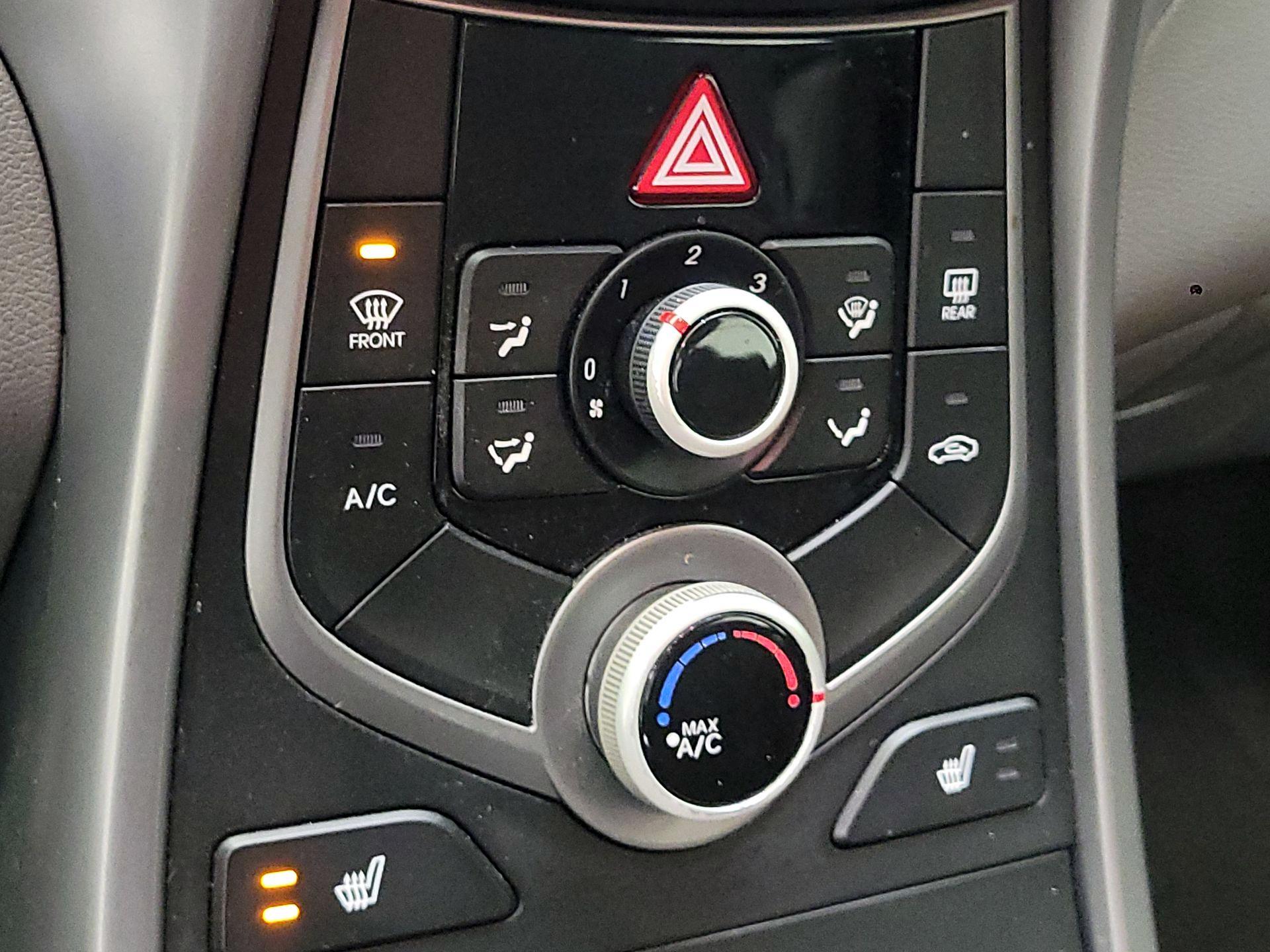 Thumbnail: 2015 Hyundai Elantra - 16