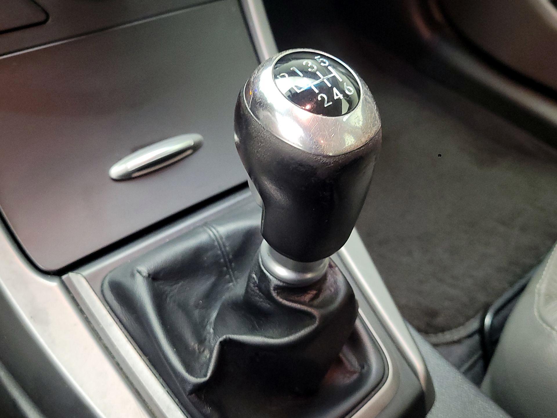 Thumbnail: 2015 Hyundai Elantra - 17