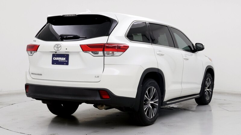 2017 Toyota Highlander Plus 8