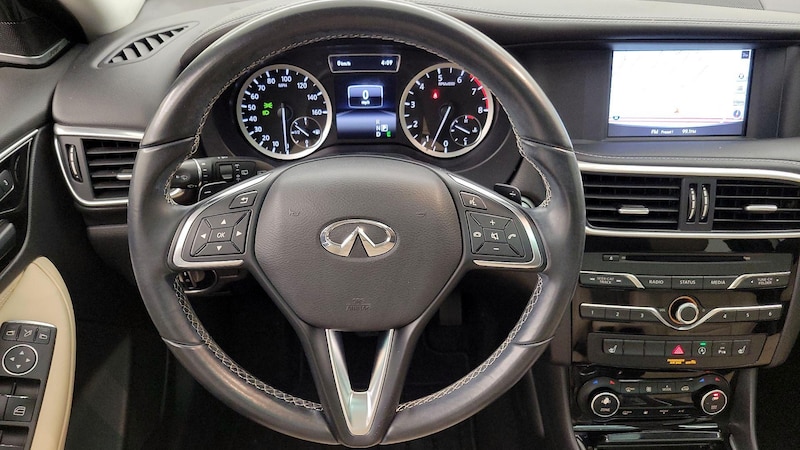 2017 INFINITI QX30 Premium 10