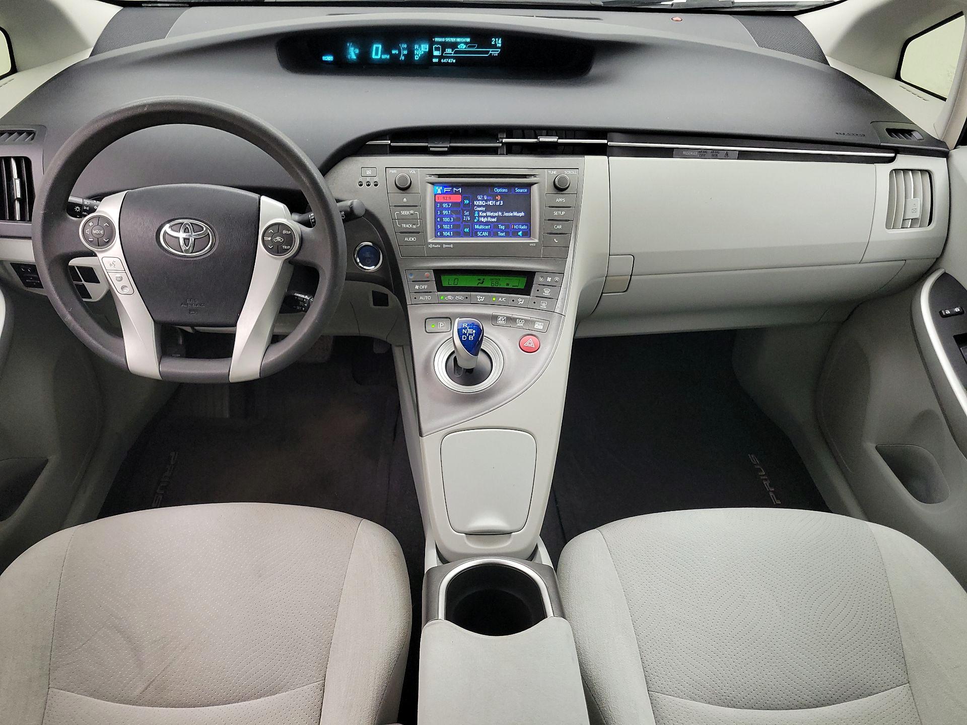 Thumbnail: 2015 Toyota Prius - 9
