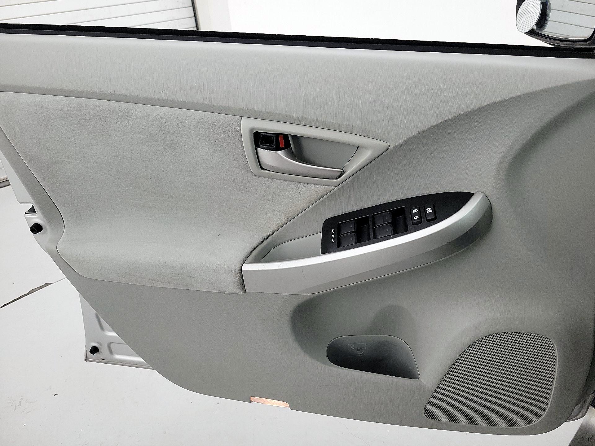 Thumbnail: 2015 Toyota Prius - 12