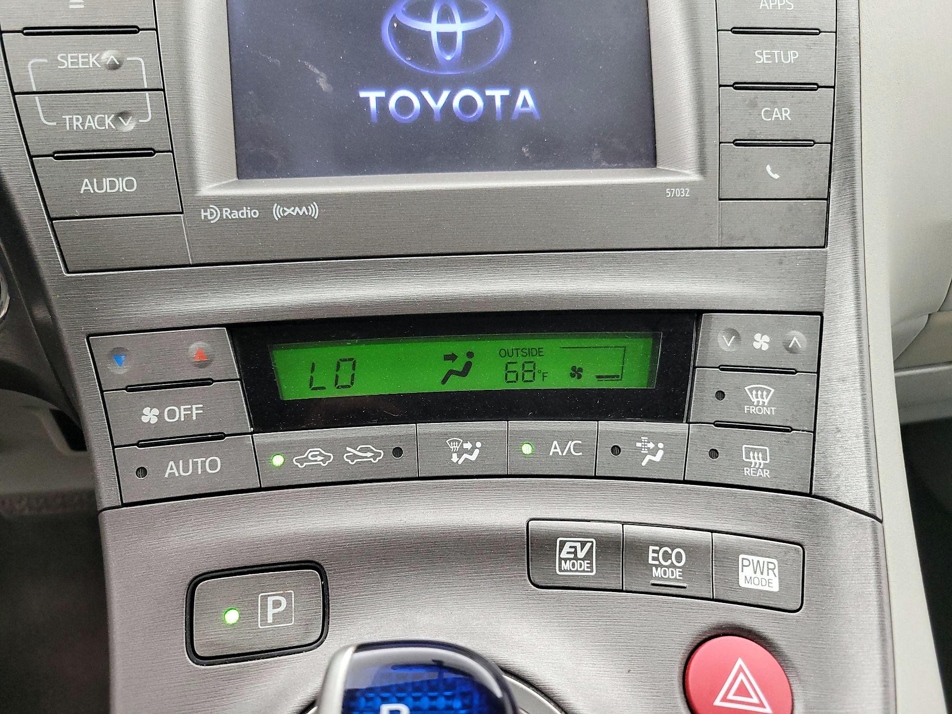Thumbnail: 2015 Toyota Prius - 16