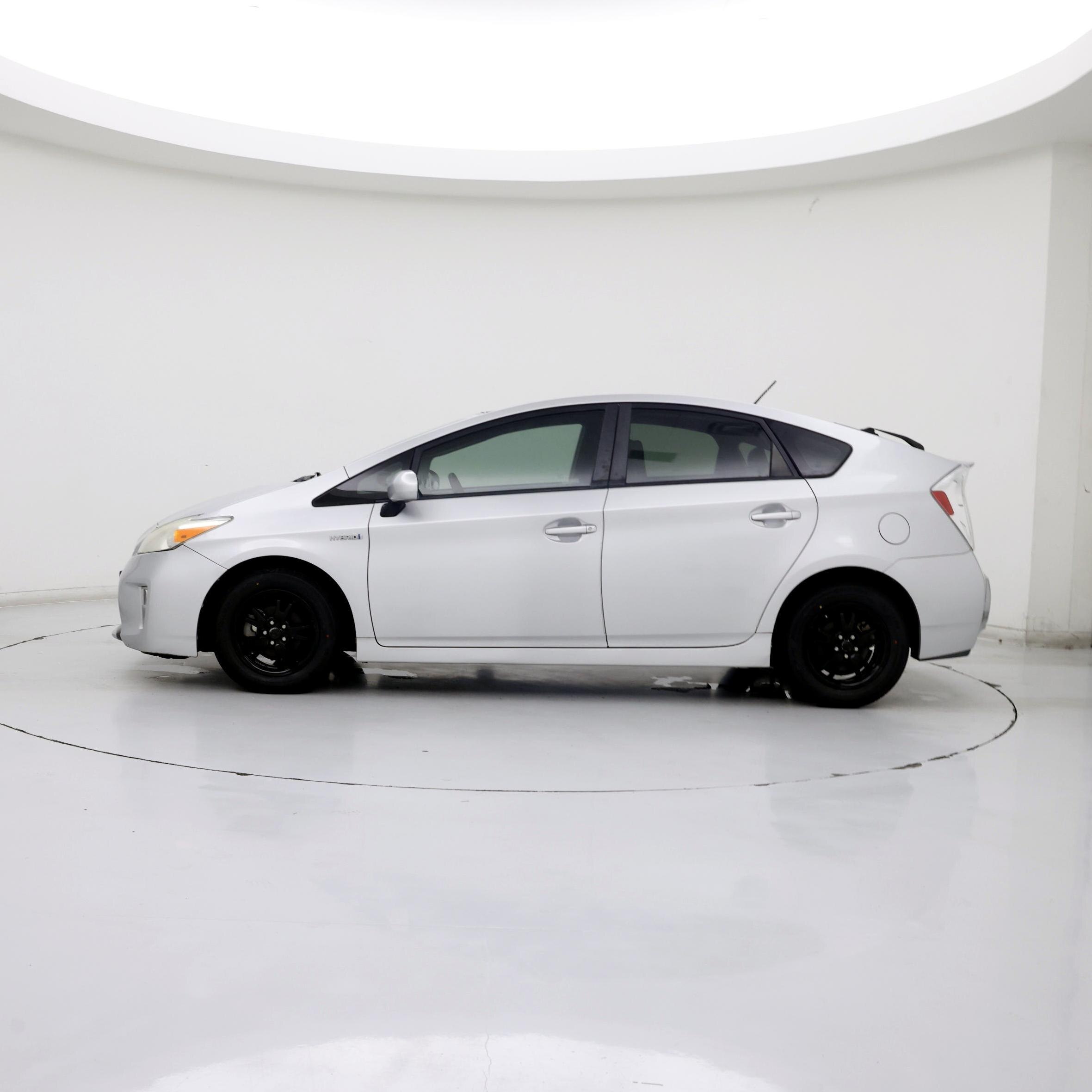 Thumbnail: 2015 Toyota Prius - 3