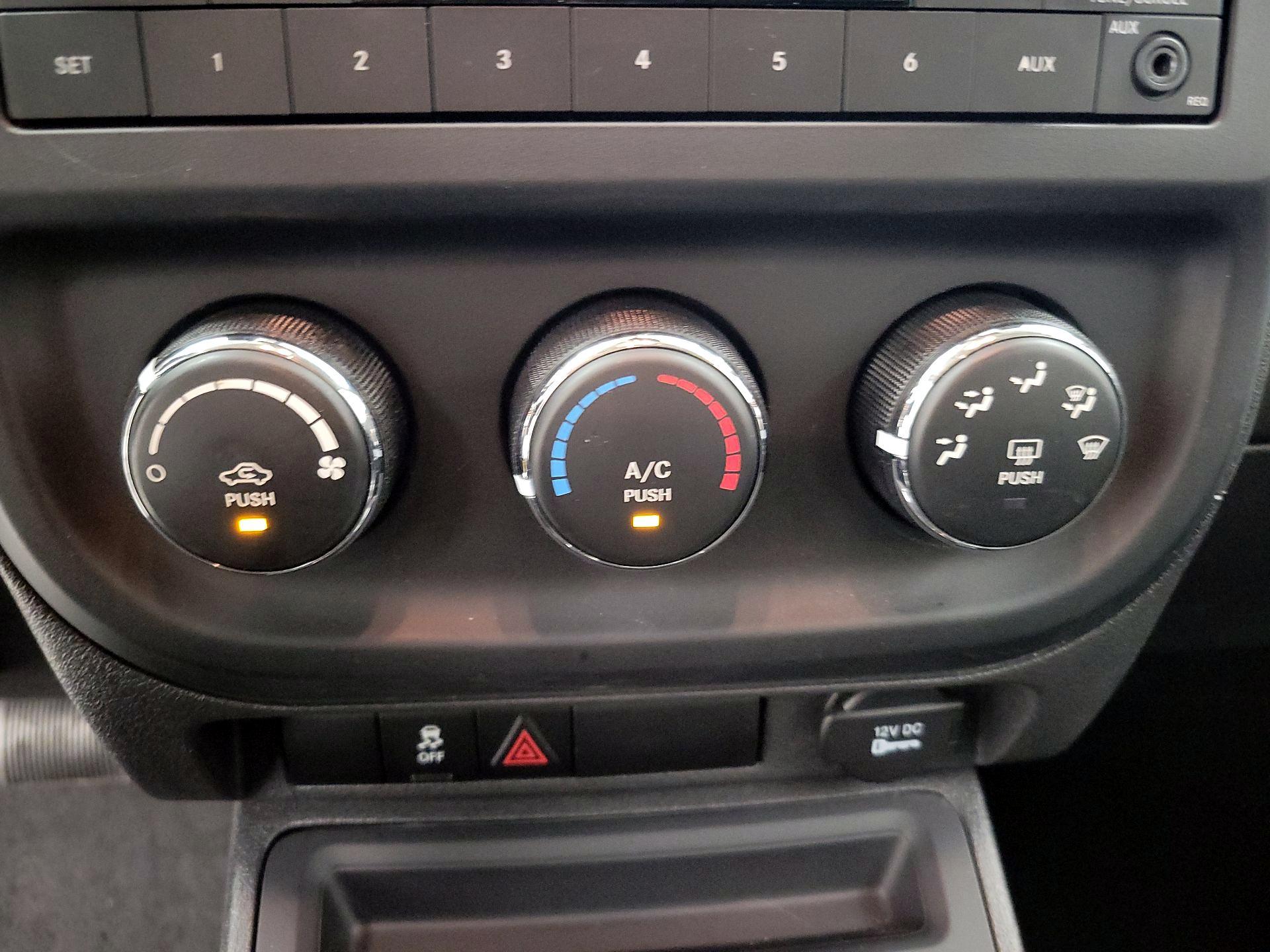 Thumbnail: 2016 Jeep Compass - 15