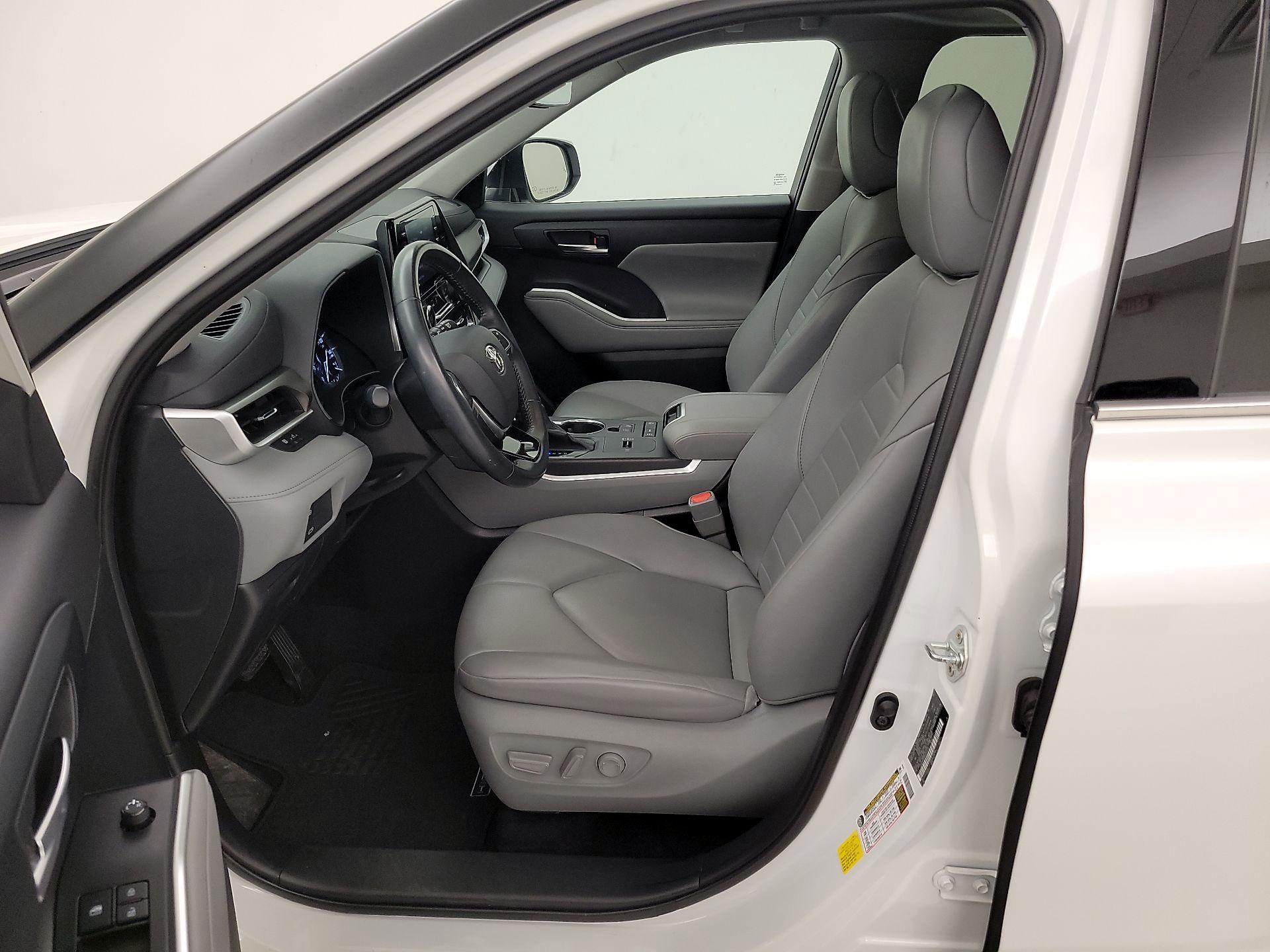 Thumbnail: 2021 Toyota Highlander - 11