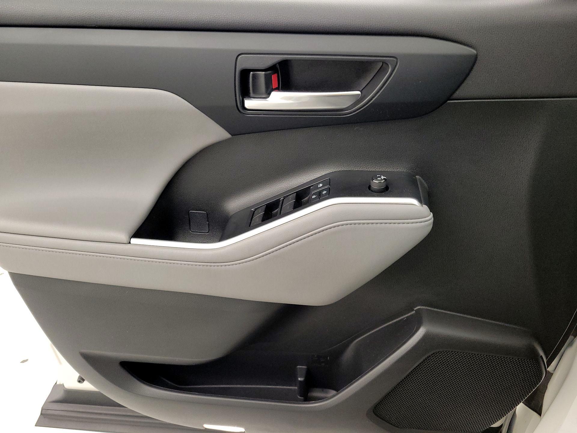 Thumbnail: 2021 Toyota Highlander - 12