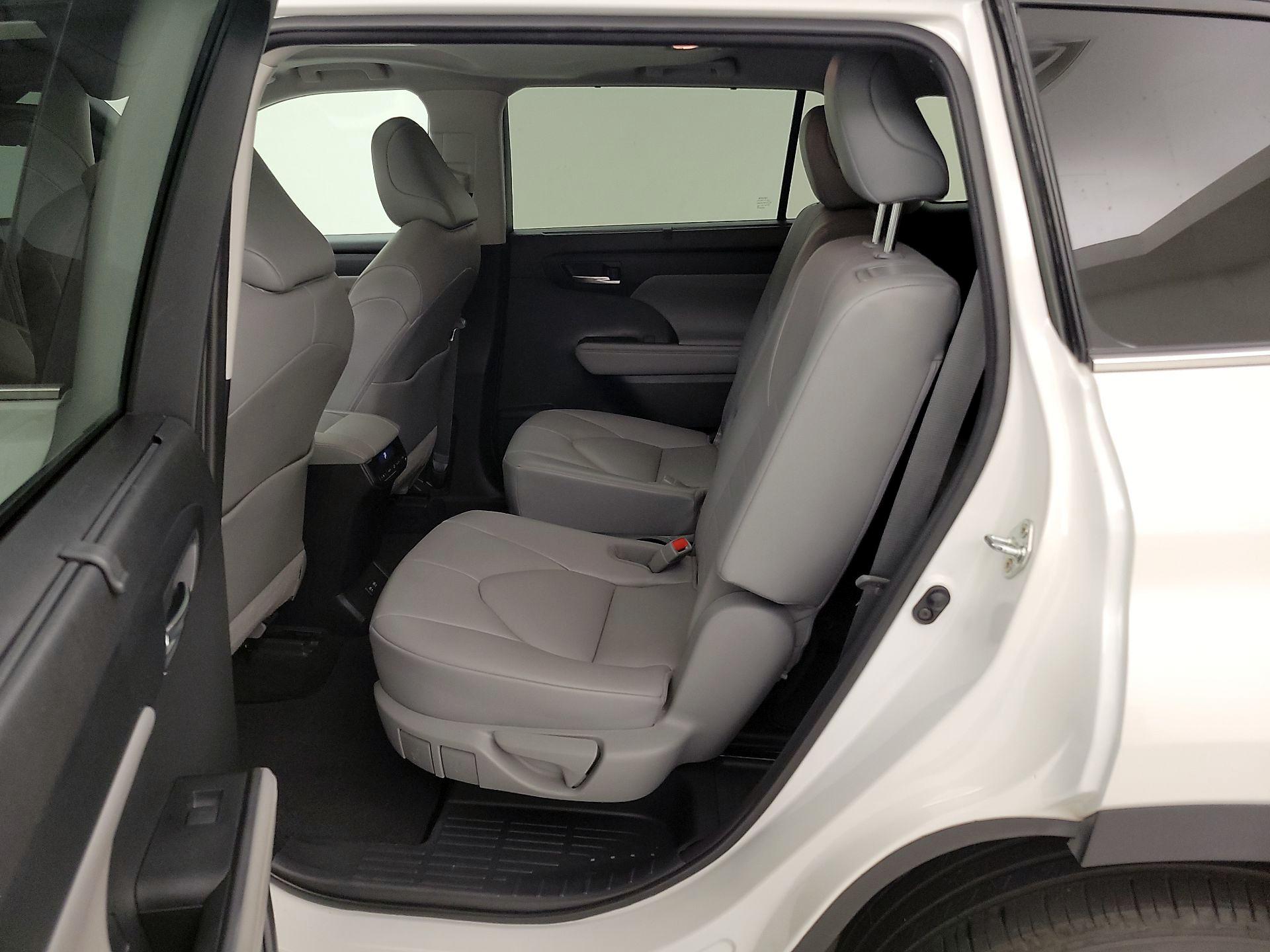 Thumbnail: 2021 Toyota Highlander - 20