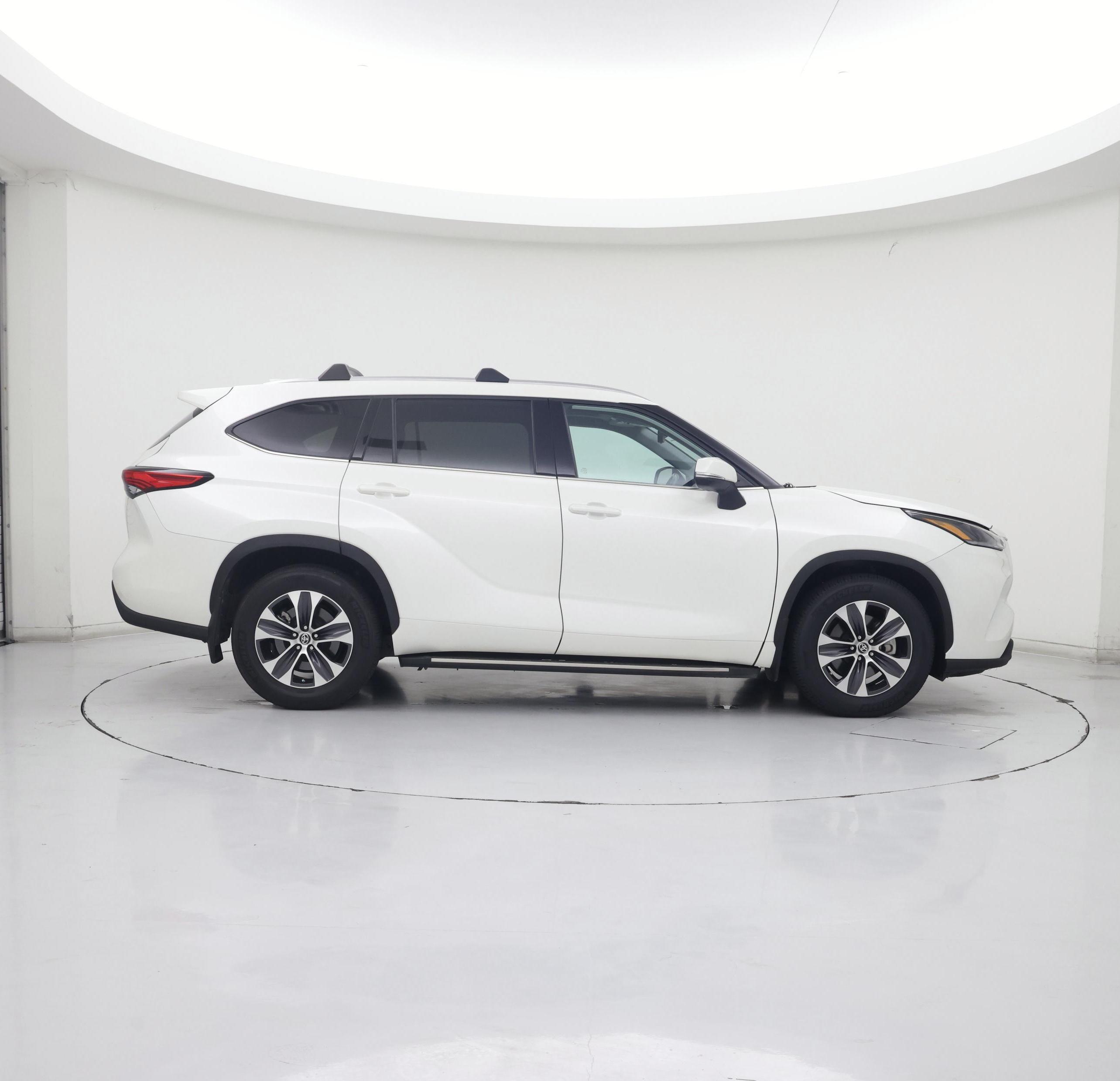Thumbnail: 2021 Toyota Highlander - 7