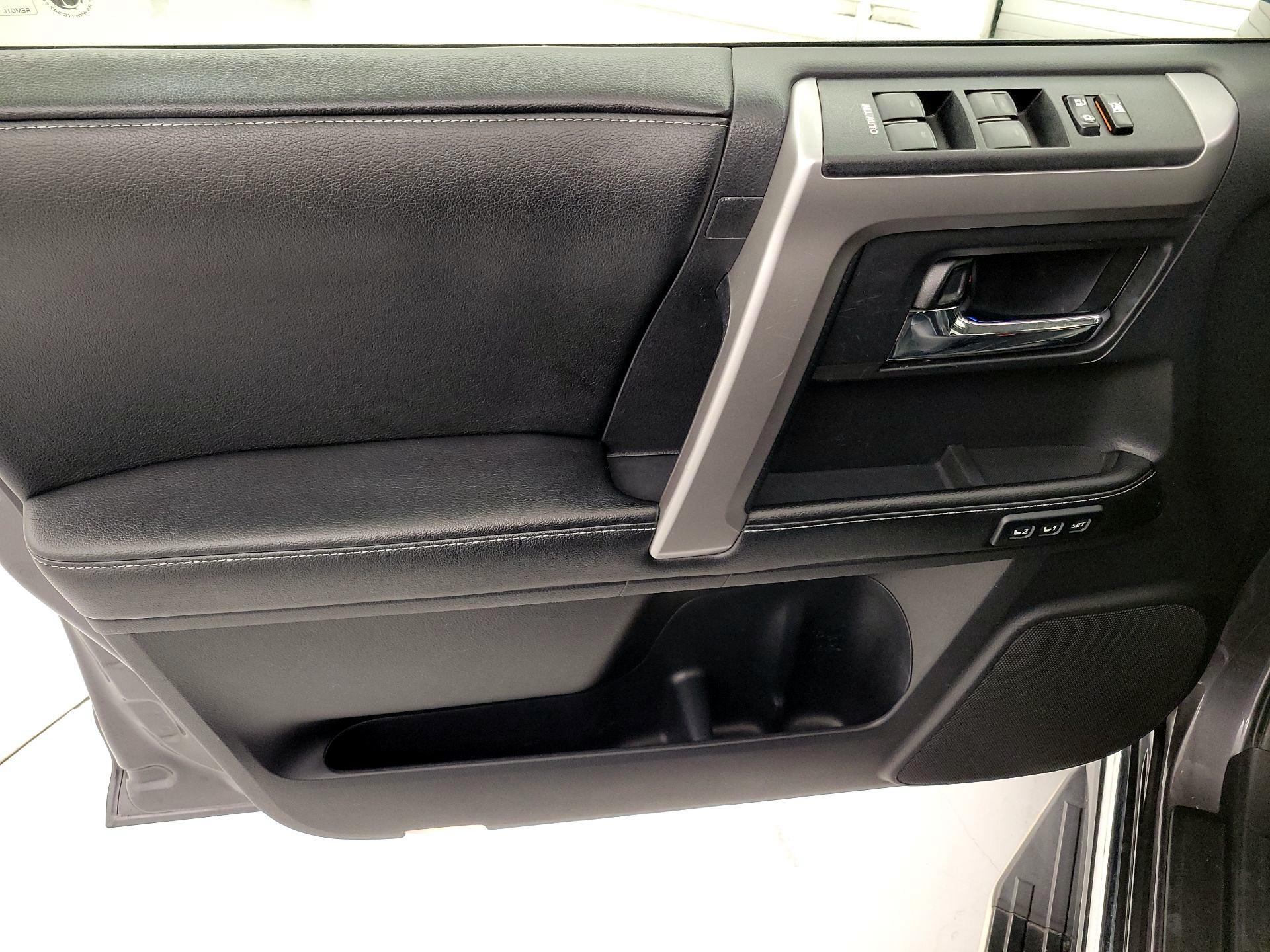 Thumbnail: 2014 Toyota 4Runner - 12