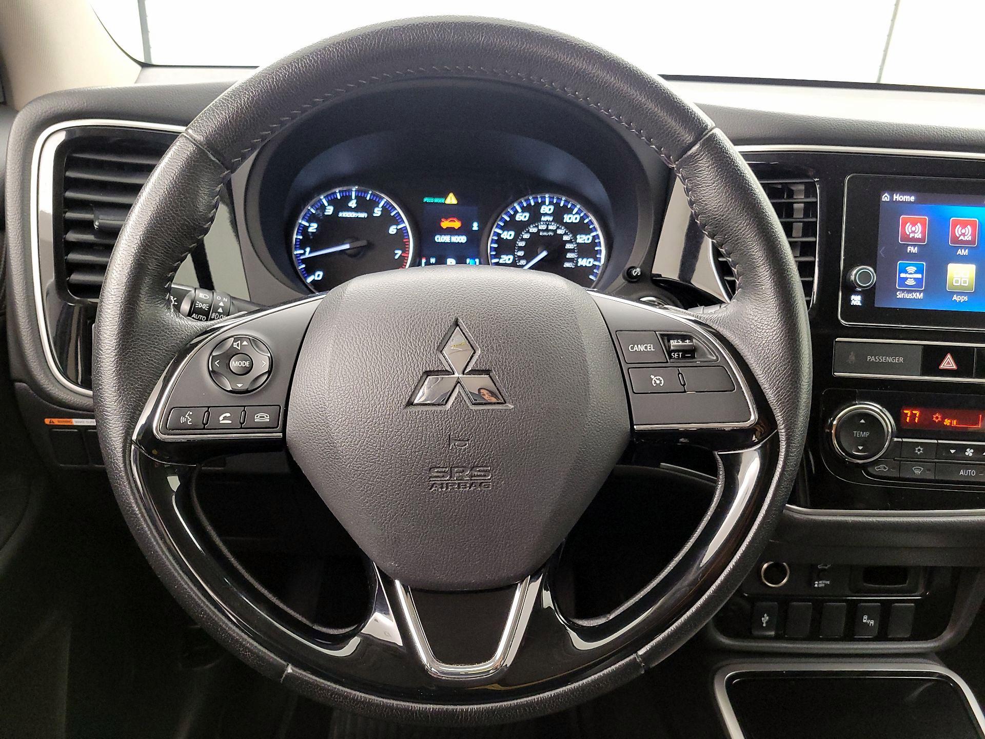 Thumbnail: 2019 Mitsubishi Outlander - 10