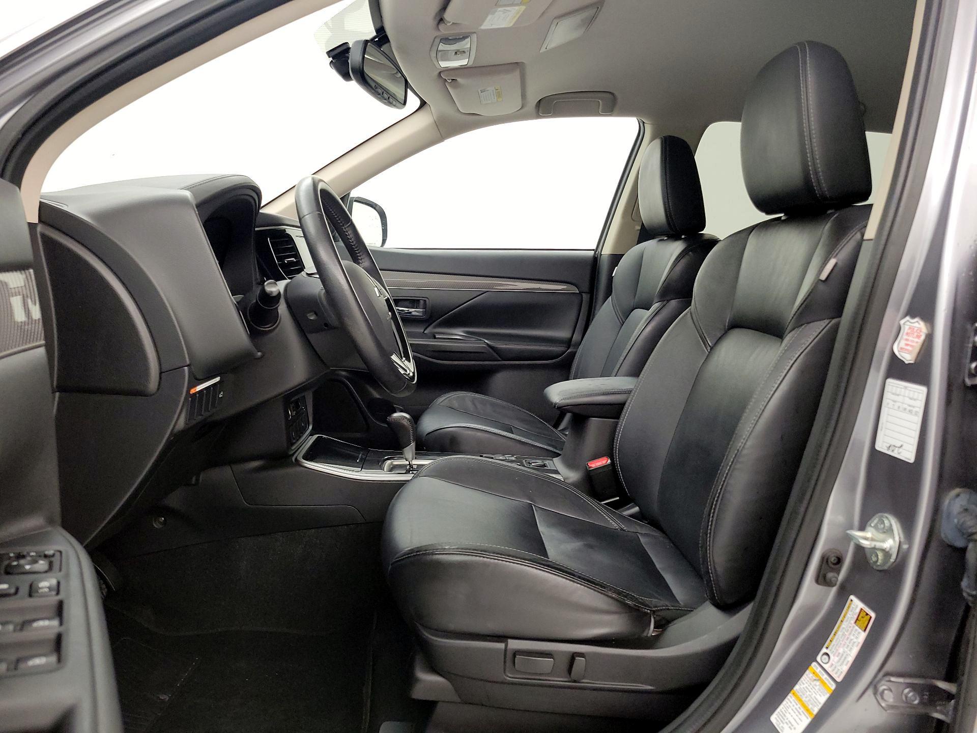 Thumbnail: 2019 Mitsubishi Outlander - 11