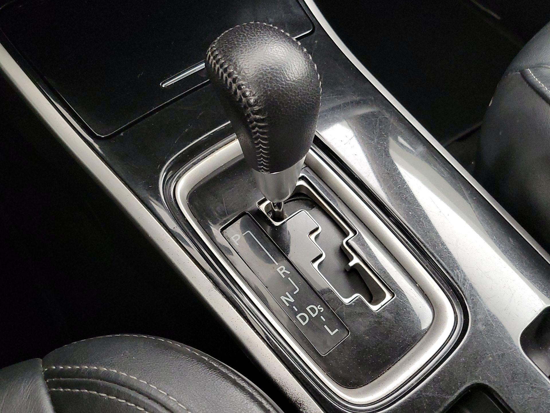 Thumbnail: 2019 Mitsubishi Outlander - 15