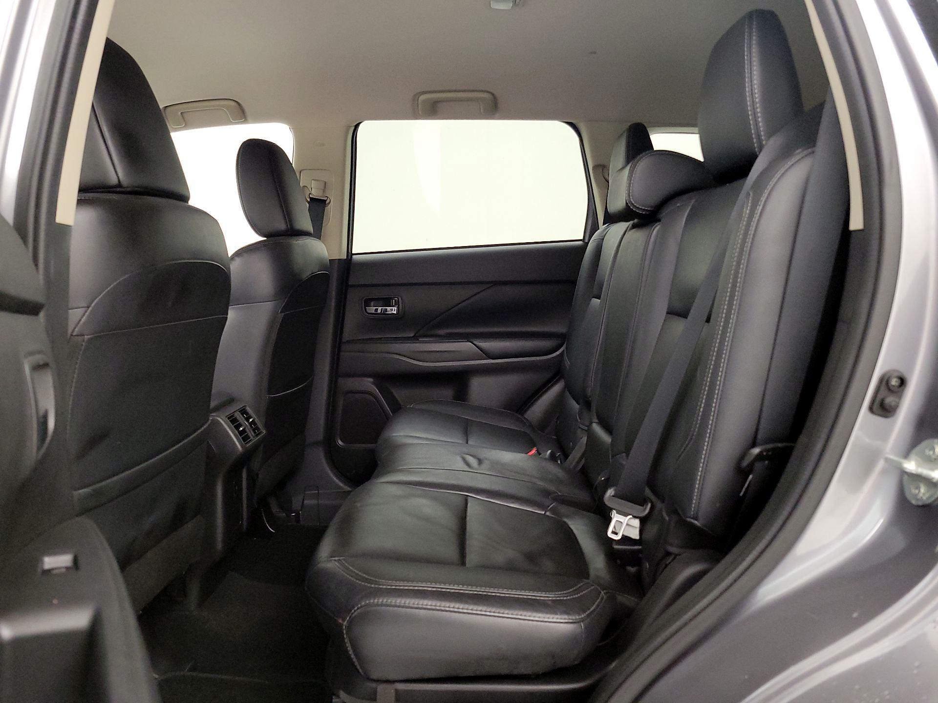 Thumbnail: 2019 Mitsubishi Outlander - 16