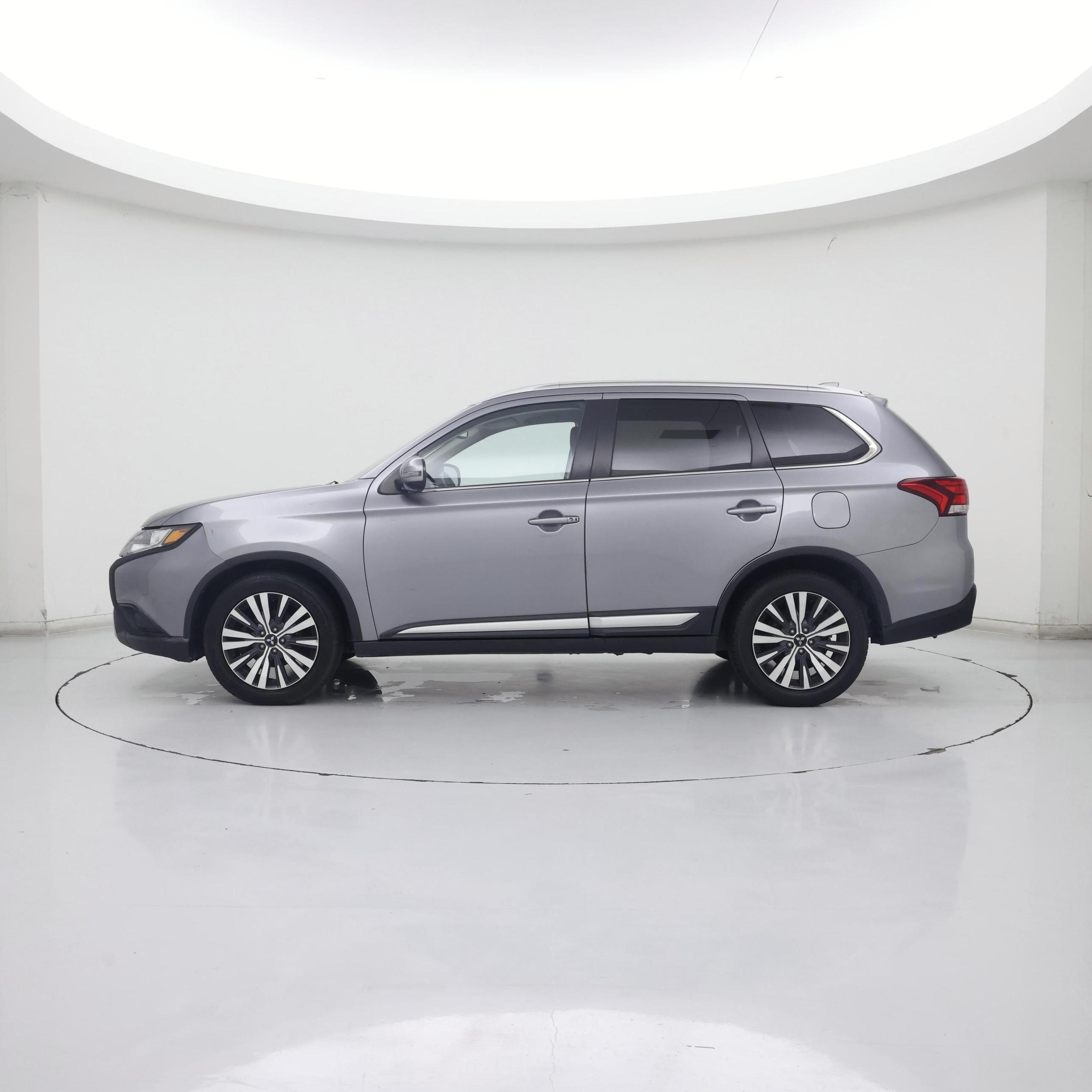 Thumbnail: 2019 Mitsubishi Outlander - 3