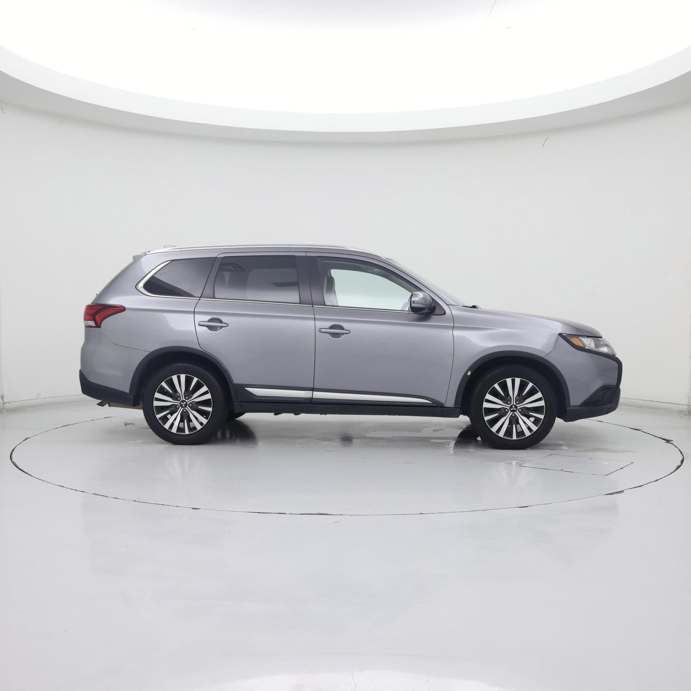 Thumbnail: 2019 Mitsubishi Outlander - 7