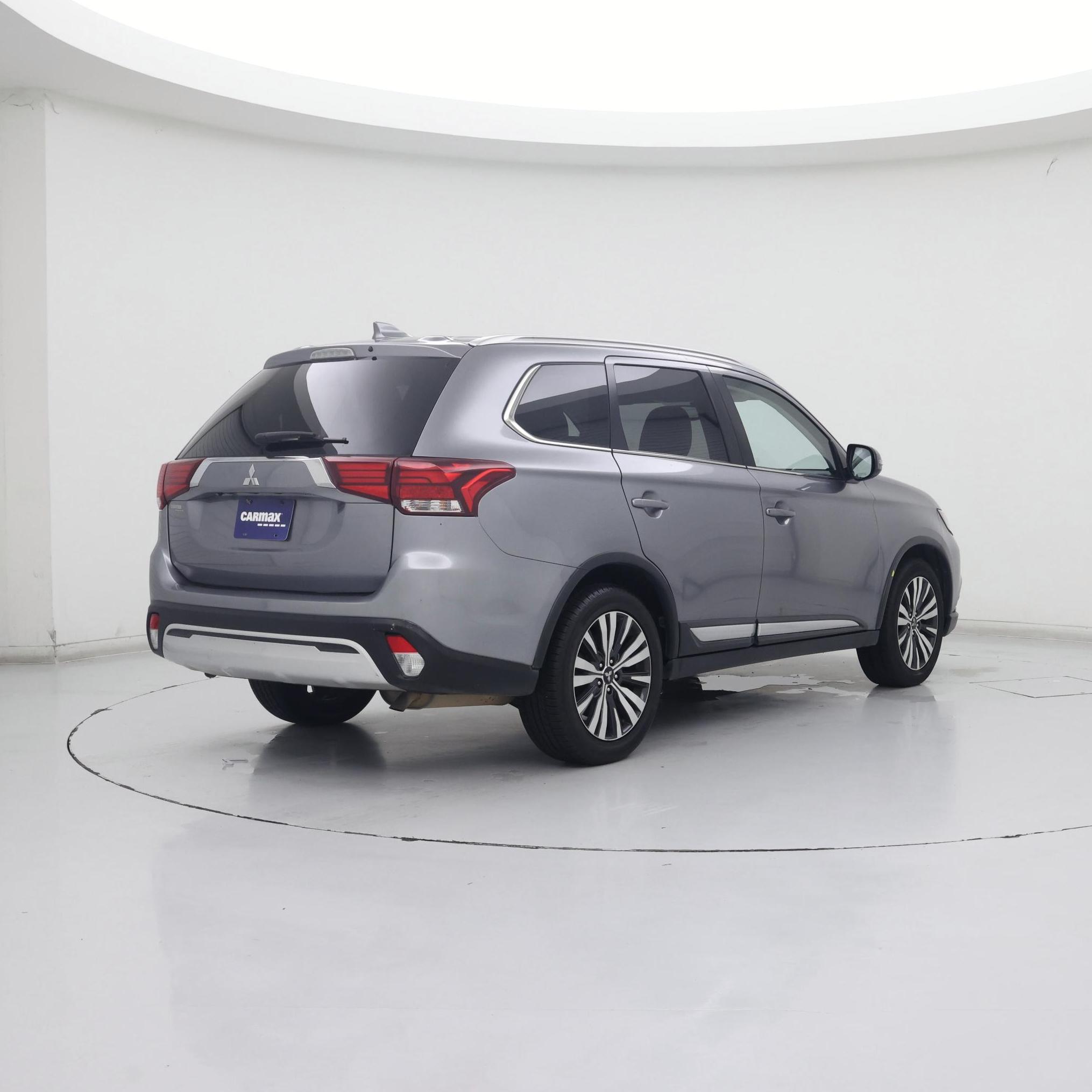 Thumbnail: 2019 Mitsubishi Outlander - 8