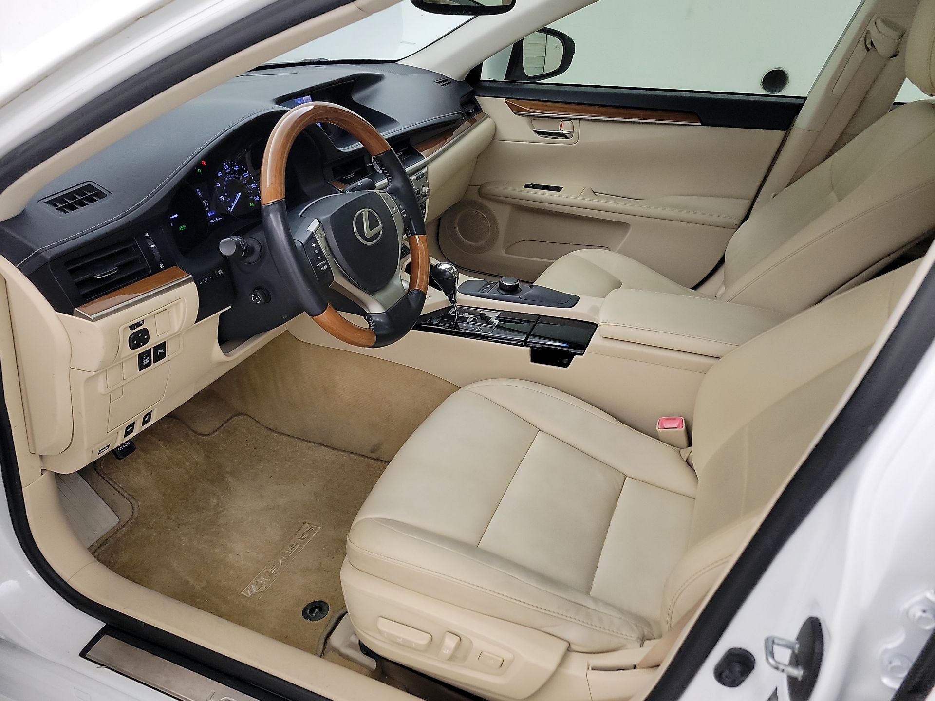 Thumbnail: 2013 Lexus ES - 11