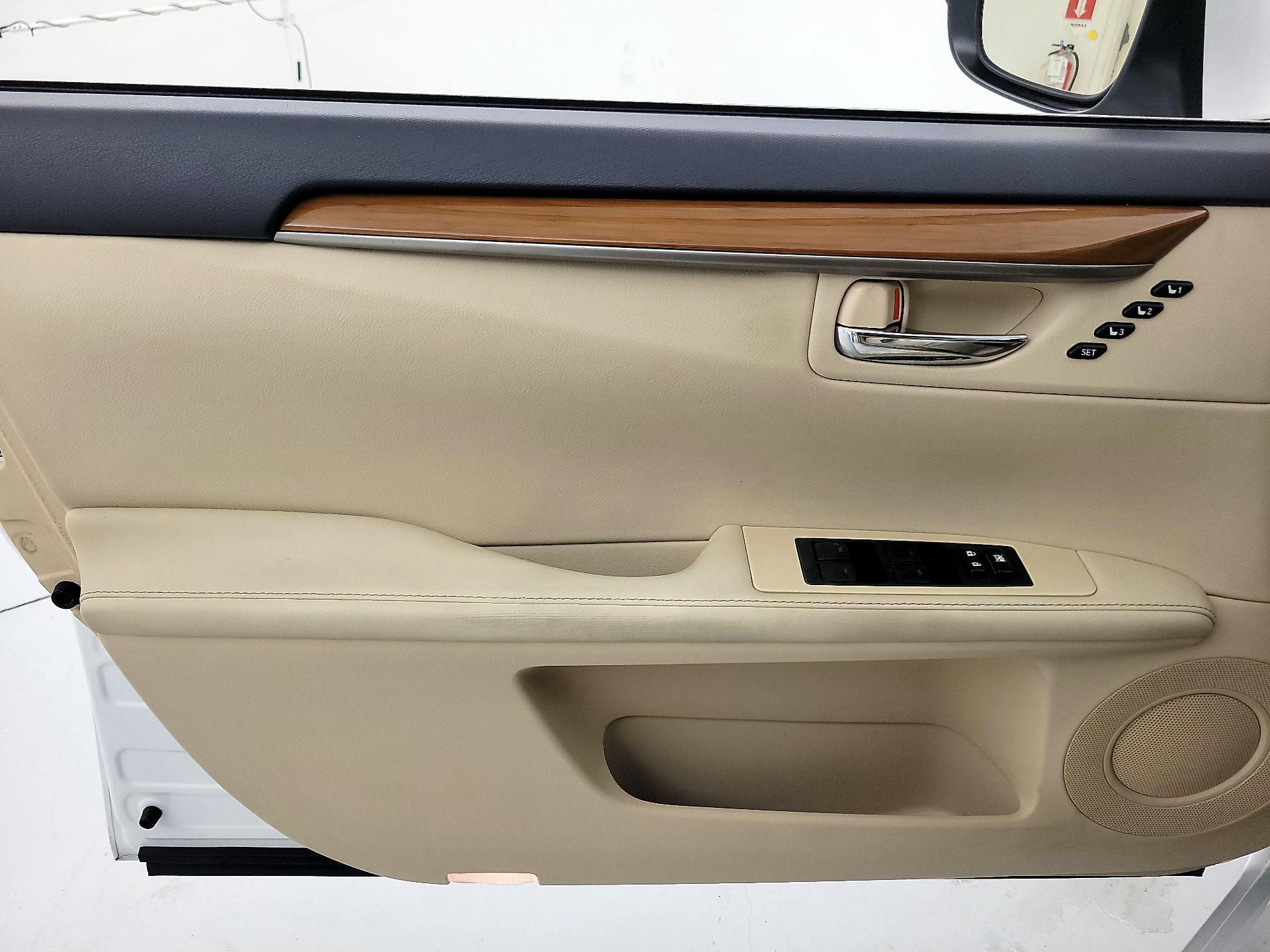 Thumbnail: 2013 Lexus ES - 12
