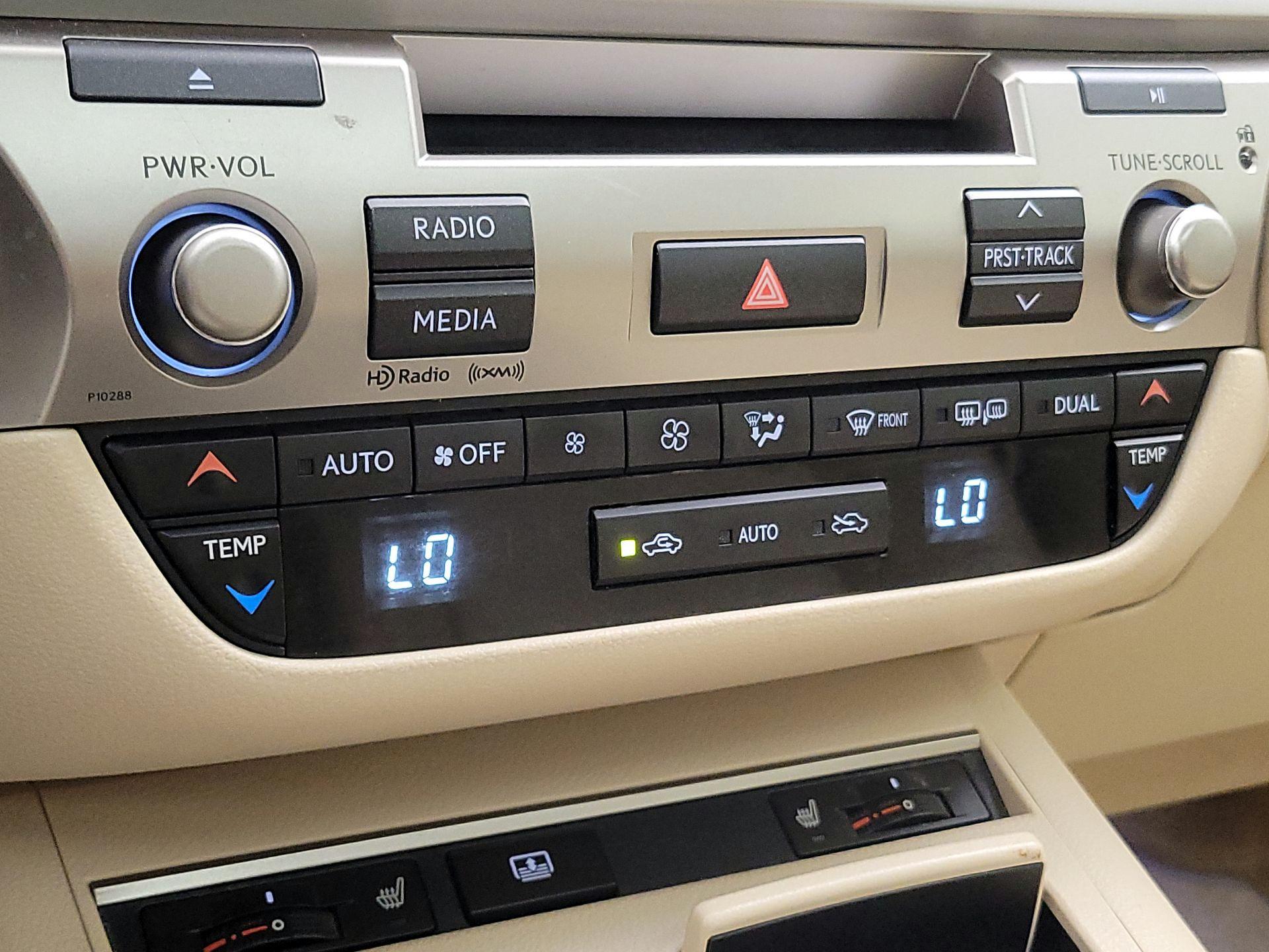 Thumbnail: 2013 Lexus ES - 16