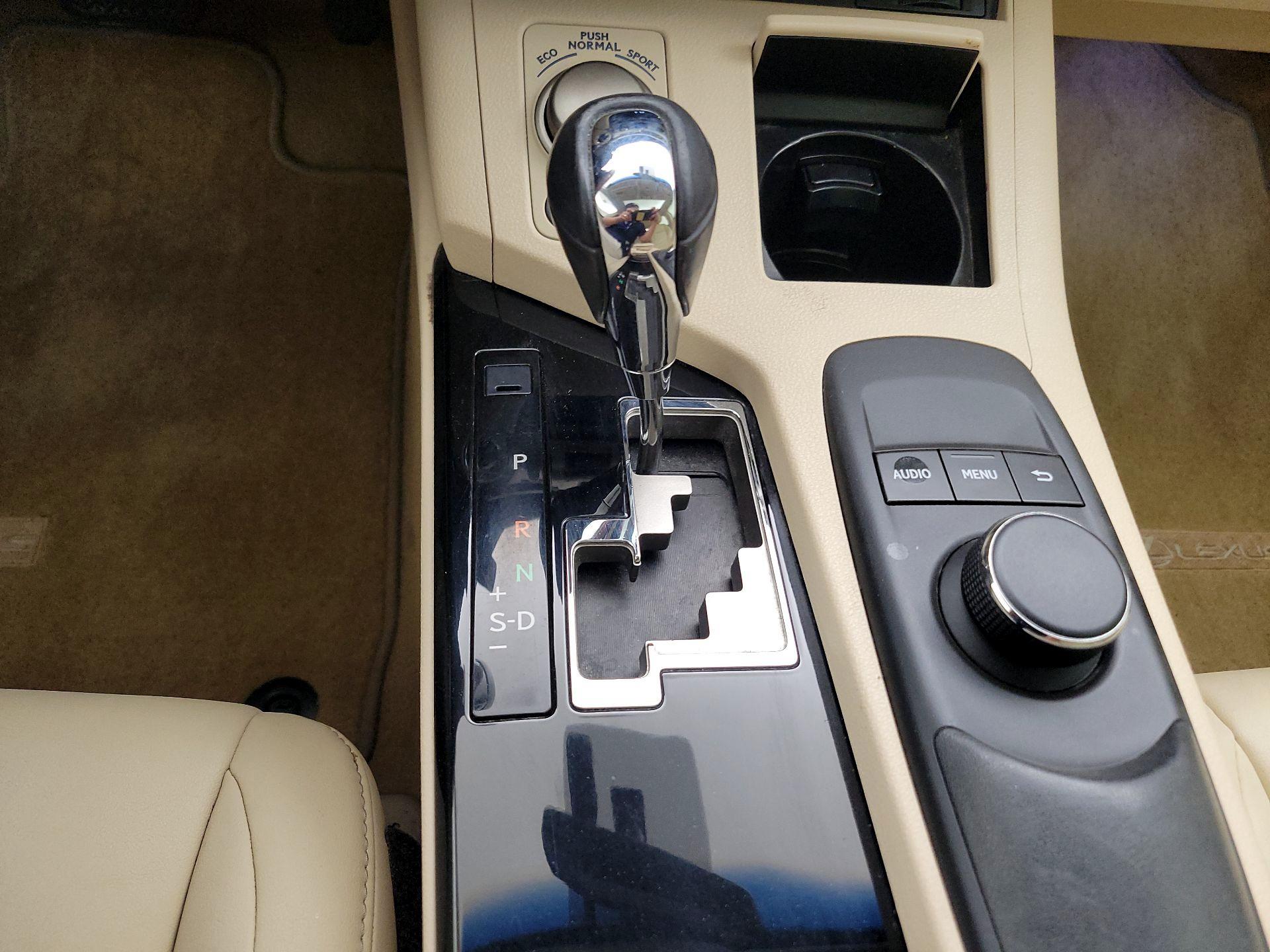Thumbnail: 2013 Lexus ES - 17