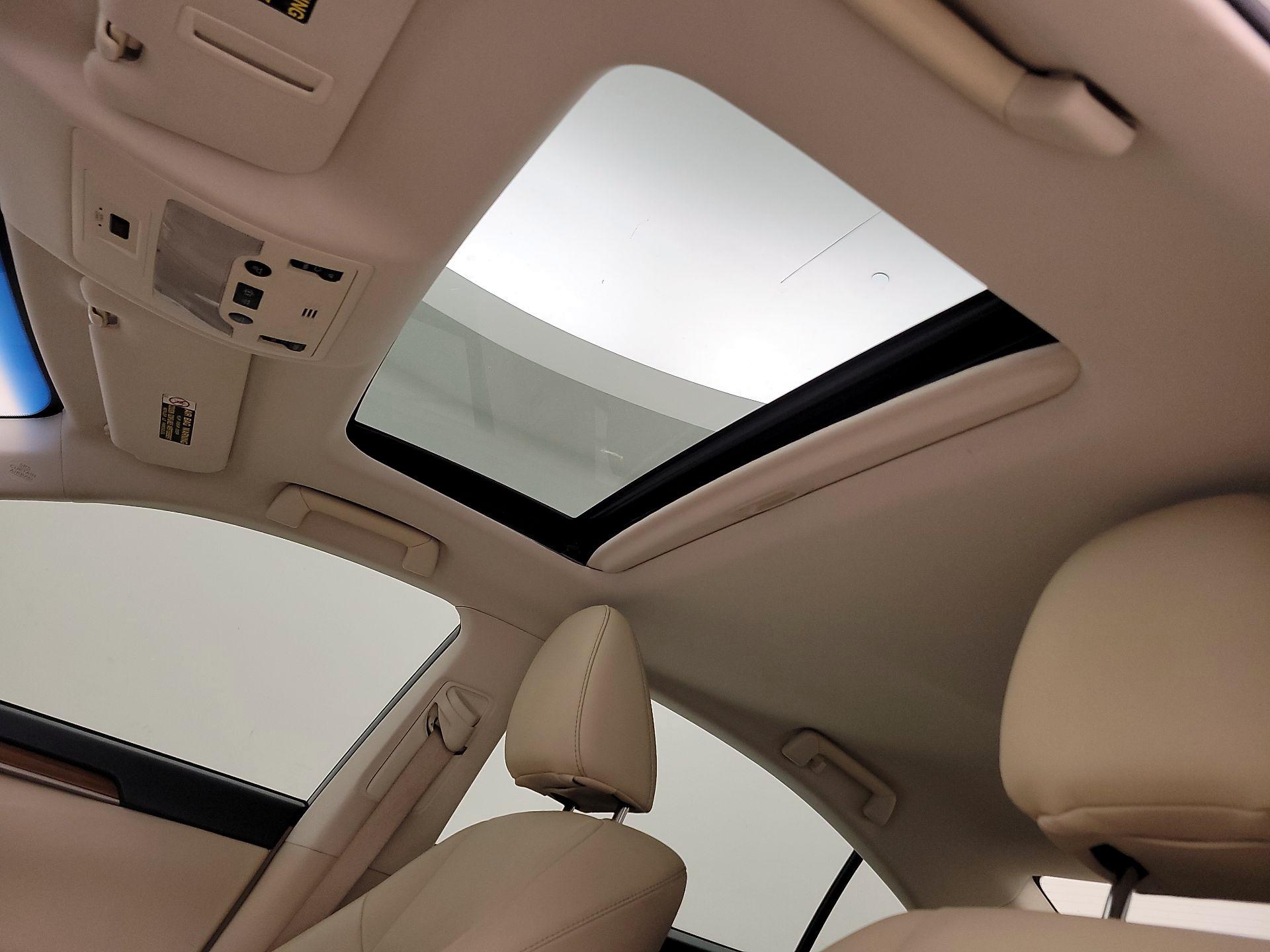 Thumbnail: 2013 Lexus ES - 18
