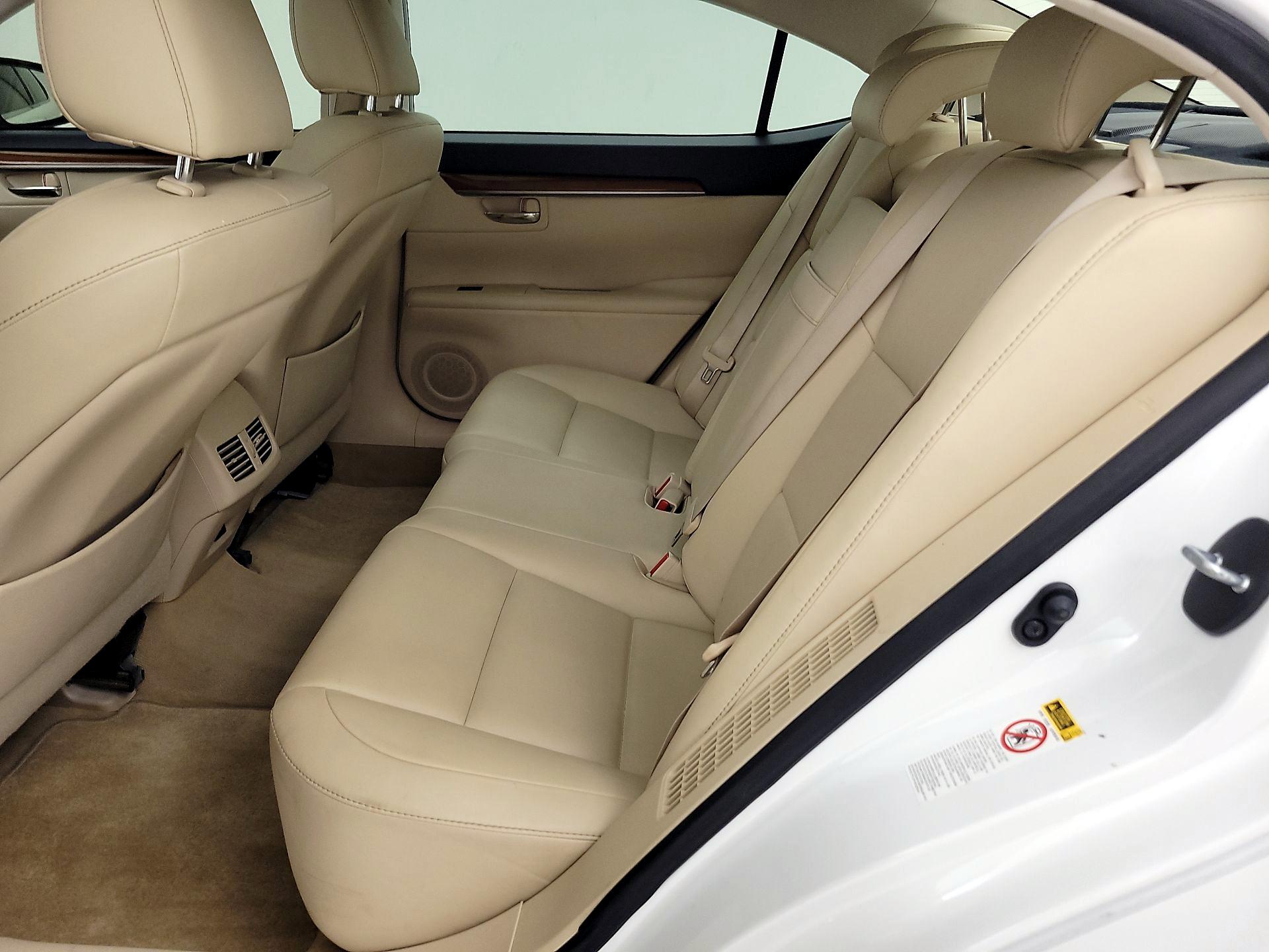 Thumbnail: 2013 Lexus ES - 19