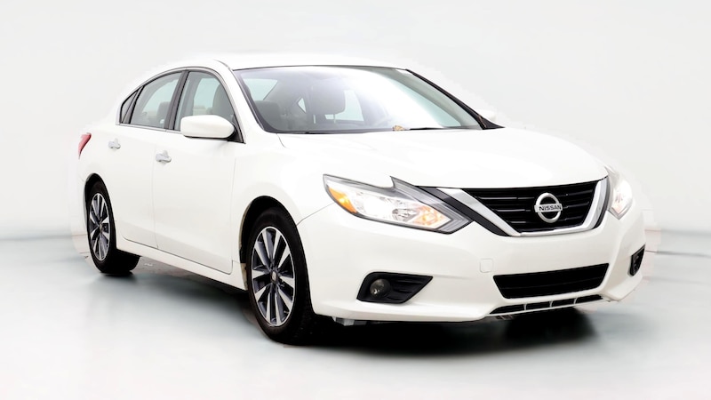 2017 Nissan Altima SV Hero Image