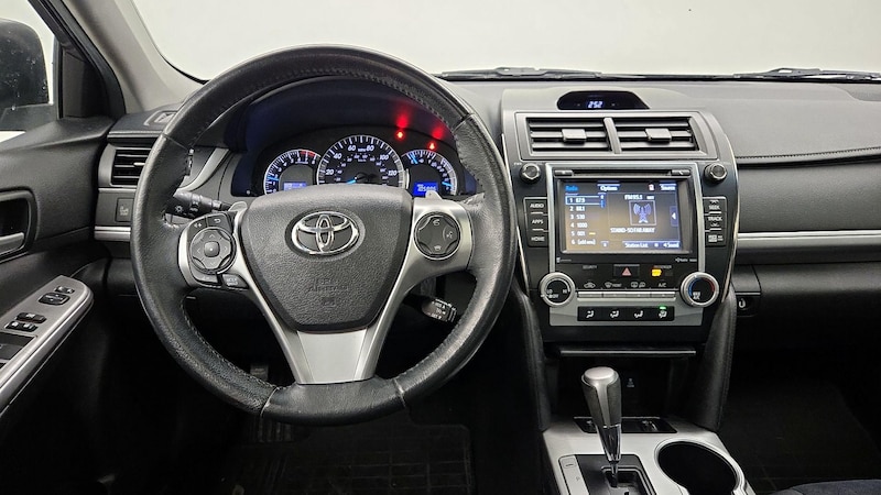 2014 Toyota Camry SE 9