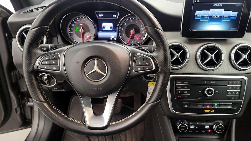 2016 Mercedes-Benz GLA 250 10