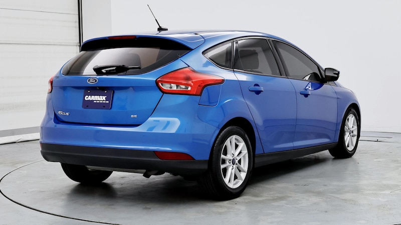 2017 Ford Focus SE 8