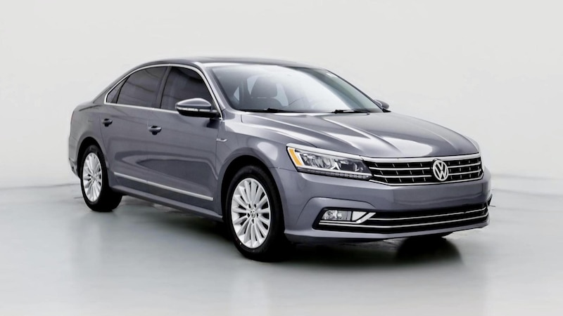 2016 Volkswagen Passat SE Hero Image