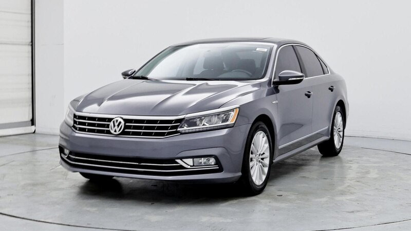 2016 Volkswagen Passat SE 4