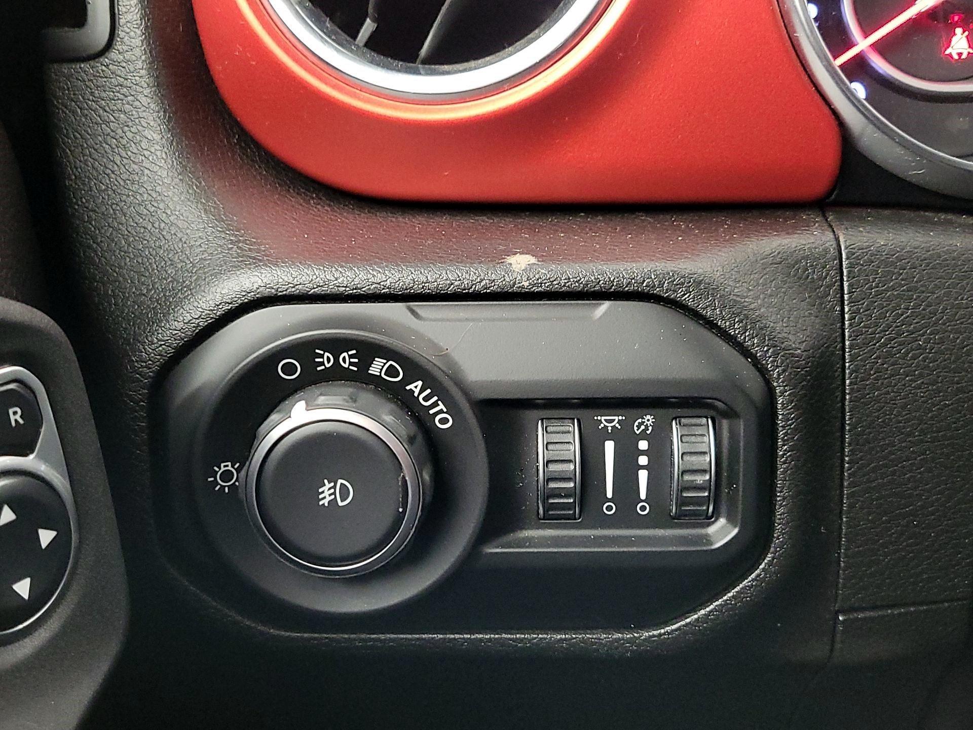 Thumbnail: 2019 Jeep Wrangler - 13