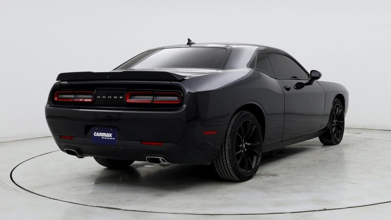 2016 Dodge Challenger SXT 8