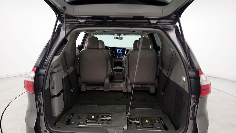 2017 Toyota Sienna XLE Premium 23