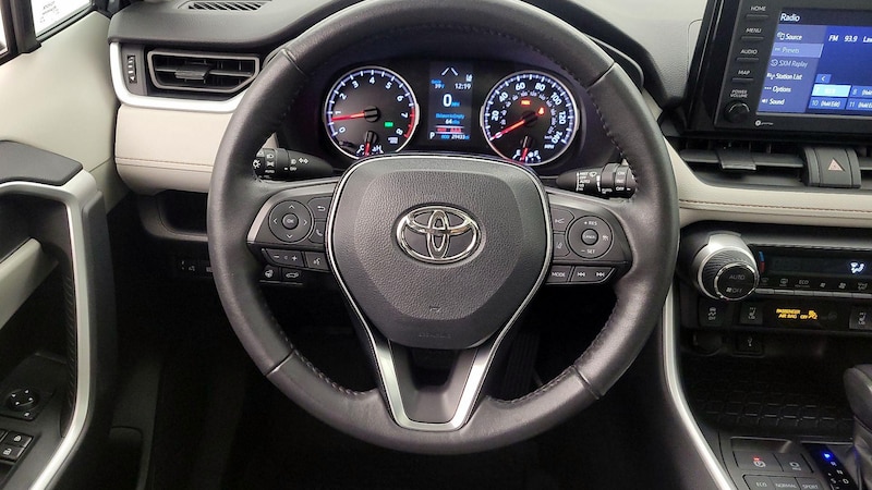 2021 Toyota RAV4 XLE 10