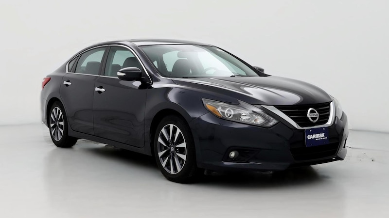 2017 Nissan Altima SL Hero Image